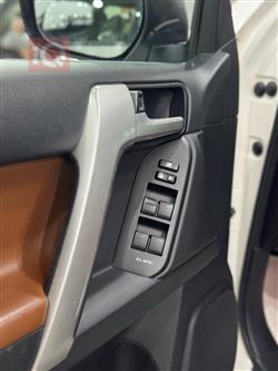 تۆیۆتا لاندكروزر پرادۆ